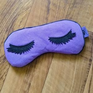 Origins sleep pillow - purple with black lashes